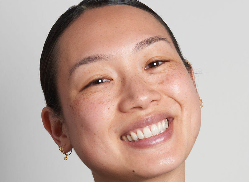 Model using The INKEY List as part of her dry skincare routine